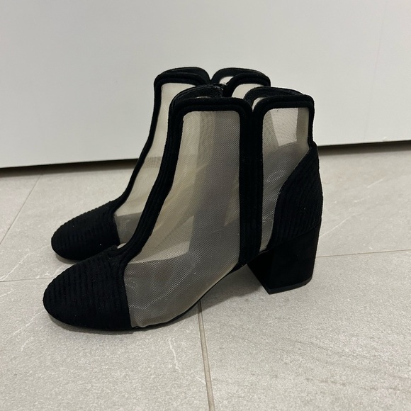Elegant Black Ankle Booties - Picture 2 of 11